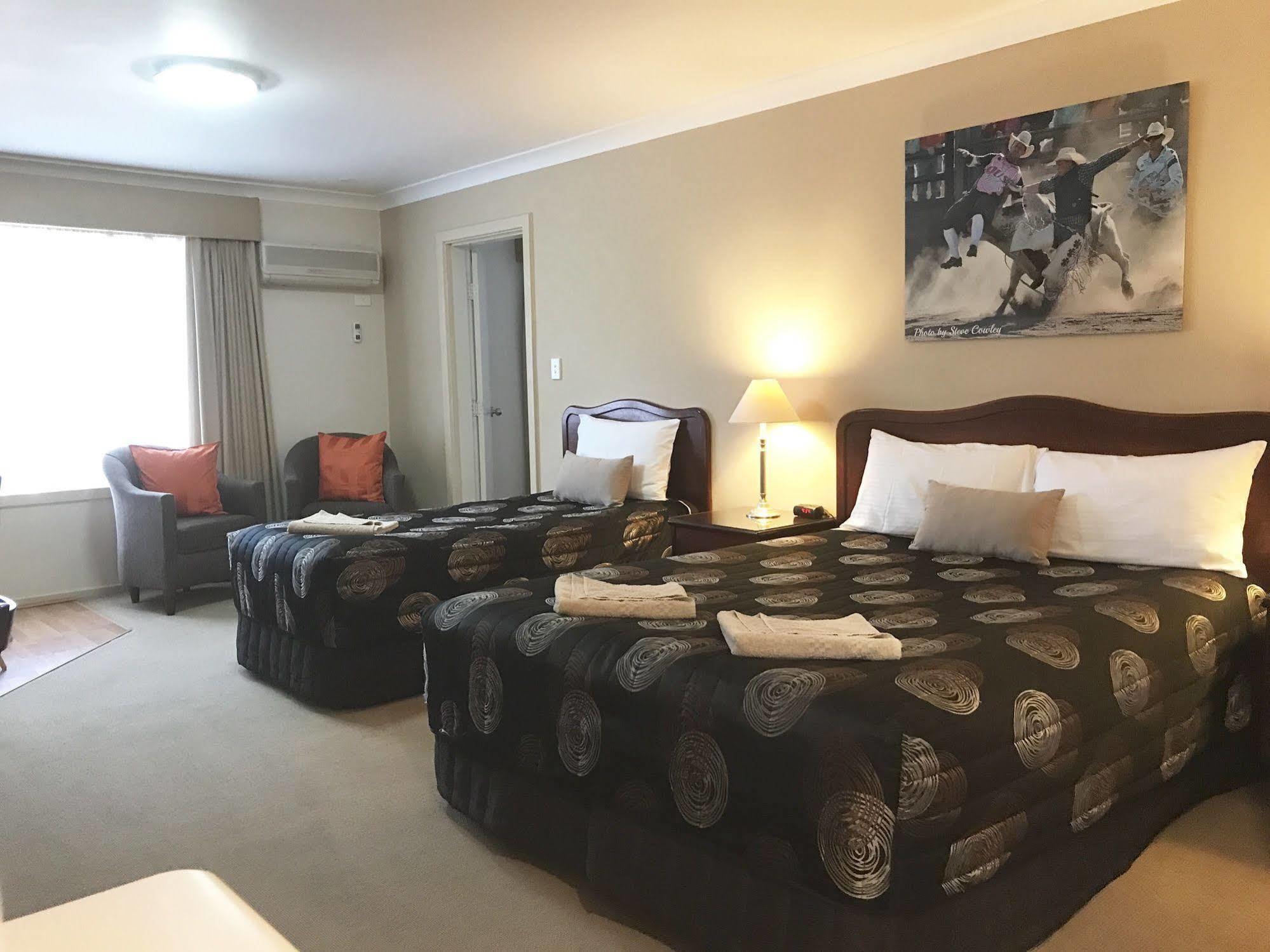 Endeavour Court Motor Inn Dubbo Buitenkant foto