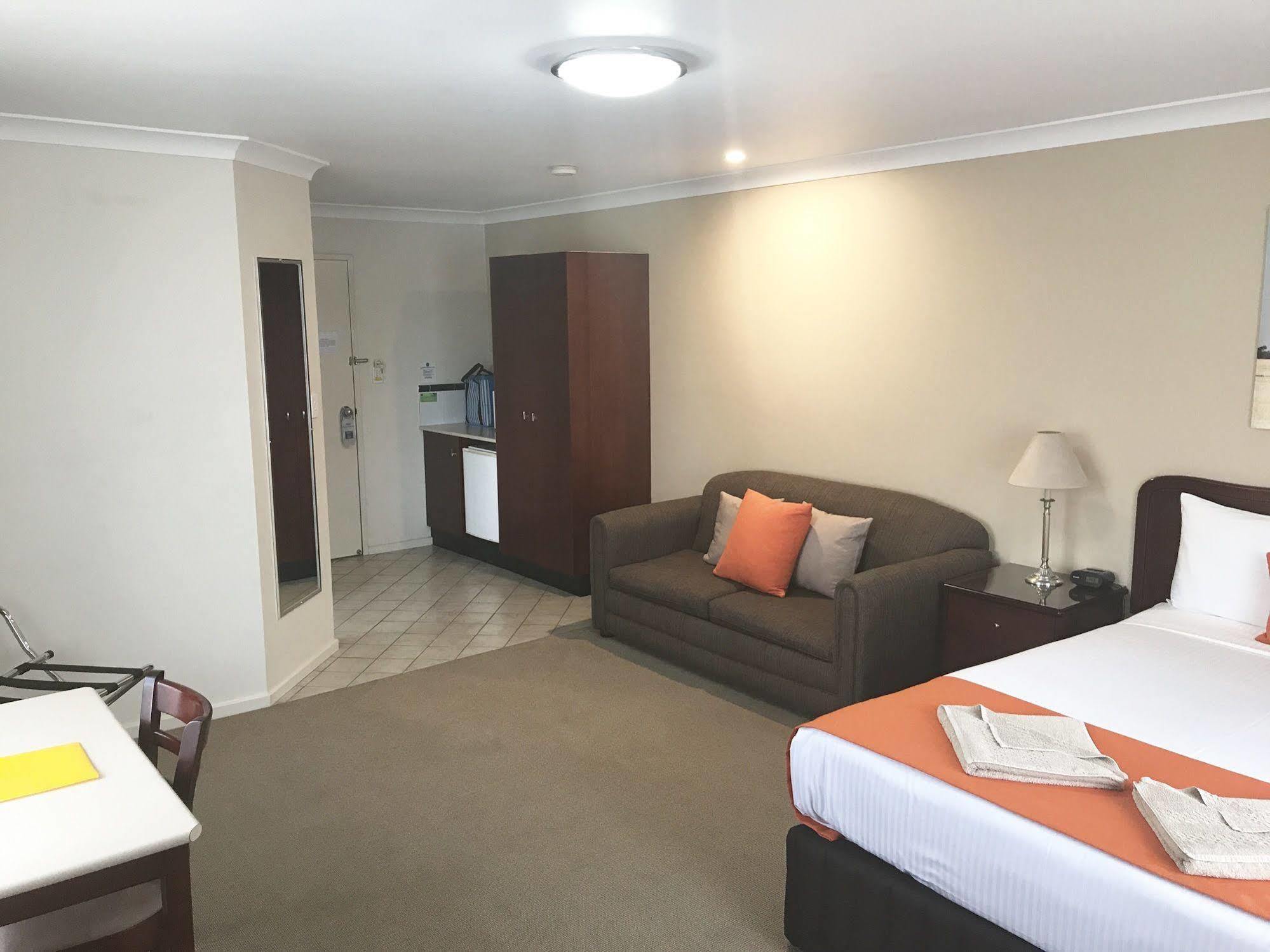 Endeavour Court Motor Inn Dubbo Buitenkant foto