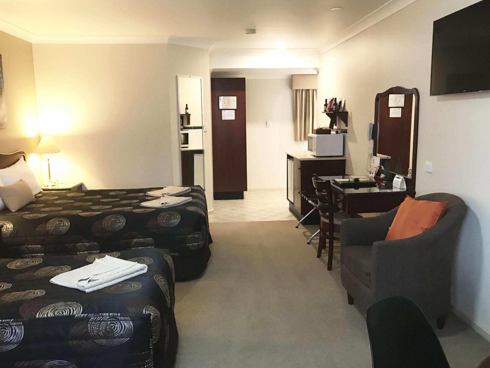 Endeavour Court Motor Inn Dubbo Buitenkant foto